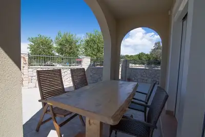 Image de Appartement d'une chambre avec la terrasse Punta kriza, Cres (A-8082-b)