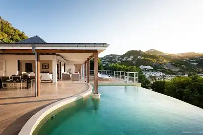 Image de Superbe piscine à débordement, Front de mer, Système de divertissement, �� quelques pas des restaurants