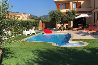 Image de Gli Ulivi, Villa de luxe avec piscine privée chauffée, jacuzzi, Wi-Fi gratuit