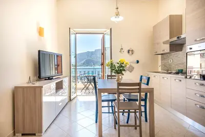 Image de Casetta vista mare in piazza a Mondello by Wonderful Italy