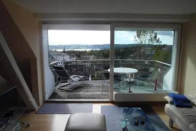 Image de Haus Sonnenschein à Überlingen avec vue sur le lac de Constance et les montagnes.