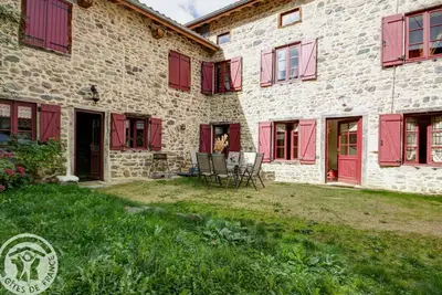 Image de Gîte charmant avec cheminée, terrasse, et jardin privé à Saint-Just-en-Bas