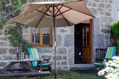 Image de Maison en pierres, restaurée, 2 chambres, village pittoresque, proche nature, charges incluses, animaux Ok