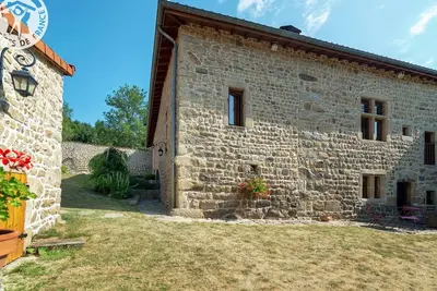 Image de Gîte confortable avec jardin, cheminée, et wifi à Montarcher