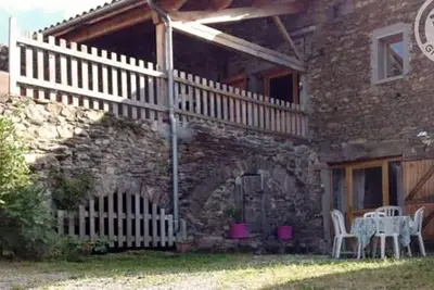 Image de Gîte moderne avec patio privatif, proche Parc du Pilat, idéal pour activités plein air et détente