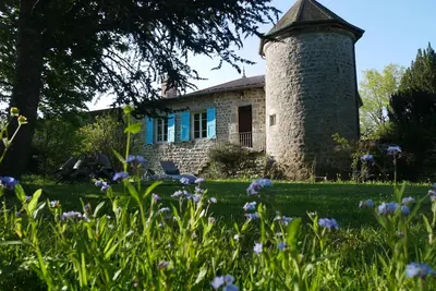 Image de Gîte charmant avec cheminée et jardin à Marlhes, proche commodités et sentiers de randonnée