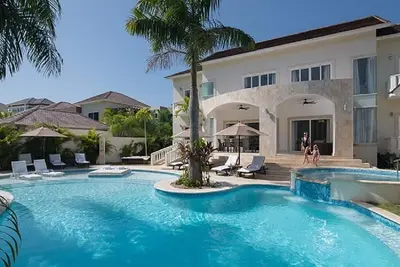Image de Villa De 5 Chambres All Inclusive ** Bracelet Or ** Aucun Frais De Resort! ! ! !