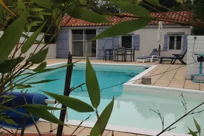 Image de Petite maison avec piscine privative au coeur des Landes.