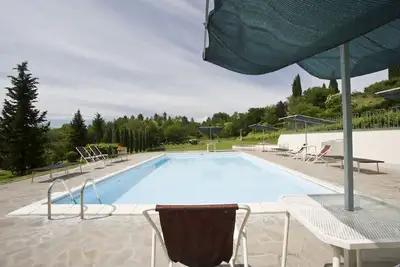 Image de Joli appartement dans une maison de vacances avec piscine, Wifi, patio, animaux admis et parking