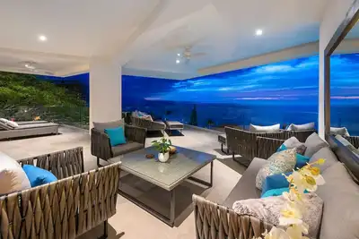 Nouveau condo de luxe avec des vues à couper le souffle, un emplacement supérieur et des commodités