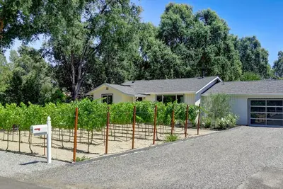Image de Ferme nouvellement rénovée bordant Yountville!
