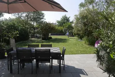 Image de maison rénovée, gde véranda, internet wifi, plage à 300m et jardin clos aménagé