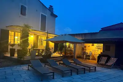 Image de Maison de vacances à Lourmarin. Charme, confort et emplacement idéal.