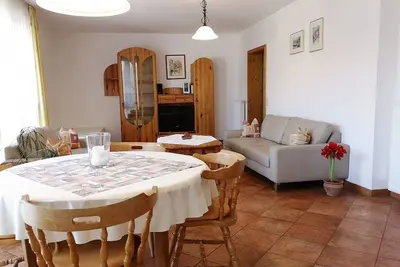 Image de Appartement de 90 m² pouvant accueillir jusqu'à cinq personnes, avec amarre pour bateau.