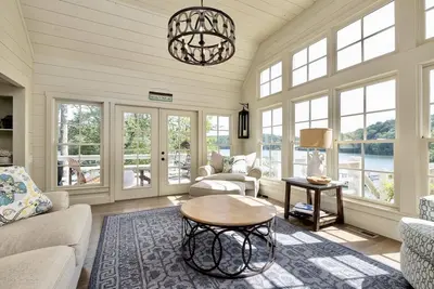 Image de 5br / 4. 5ba Smith Lake Home dans une communauté privée sur Smith Lake!