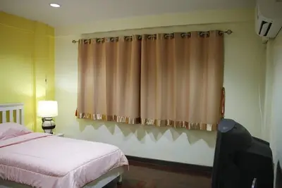 Image de Une maison de ville accueillante sur Ramkhamhaeng Road