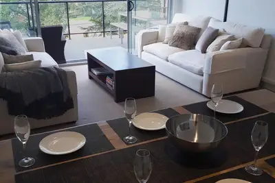 Image de Appartement moderne et spacieux avec 2 chambres