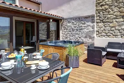 Image de Gîte de Charme avec Spa, Hammam et Vélo Électrique près du Parc du Pilat