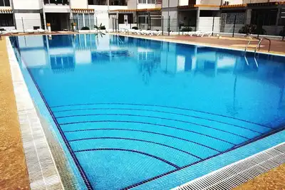 Appartement avec piscine, grande terrasse et garage communautaire