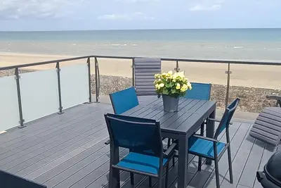 Image de Charmant appartement avec terrasse de 20 m² offrant 1 vue imprenable sur la mer