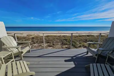 Image de Condo Beachfront, peut accueillir jusqu'à 6 w / piscine communautaire et un accès facile!