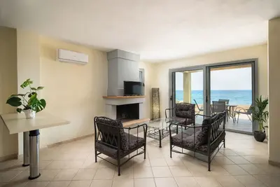 Image de Aggeliki | Maison au bord de la mer