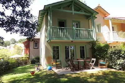 Image de Maison 6/8 pers dans résidence de vacances- pinède, lac, océan au choix!