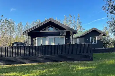 Image de Cottage confortable avec une maison d'hôtes et jacuzzi à Golden Circle, dort 6-10 personnes