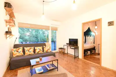 Image de Maison paisible avec un lit de coin romantique