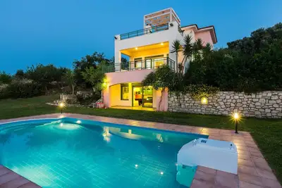 Image de Secluded Villa w/ Private Pool, Children Play Area, Pool table, Bbq & Sea Views