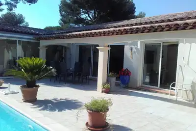 Image de location saisonnière villa a Six fours les plages