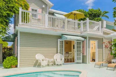 Two Bedroom Two Bath Balcony Villa Steps from Duval!