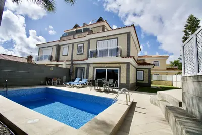 Image de Villa de luxe 7-2, avec toutes les commodités pour des vacances parfaites.
