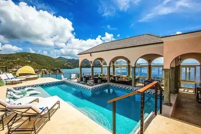 Image de Vues ÉTONNANTES! Nouvelle Villa De Luxe Avec Service De Concierge De Suites PRIVÉES