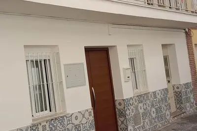 Image de Maison de 3 chambres, dans une rue calme mais dans une ville animée, proche de la plage