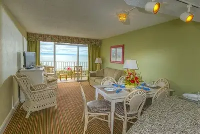 Image de Réduit: Condo Beach Front / Vue sur Maritime Beach Club
