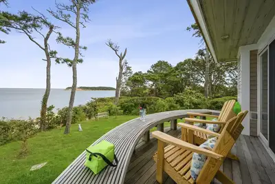 Image de Bienvenue dans le ranch Sea Bluff - Waterfront offrant une vue infinie et une plage privée! A / C aussi!