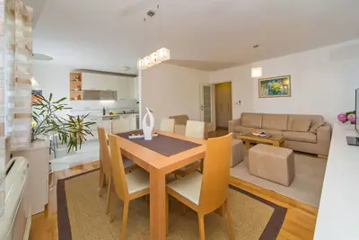 Image de Appartement LauRa spacieux et confortable avec parking gratuit
