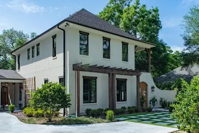 Image de Maison nouvellement construite avec piscine privée dans la plantation