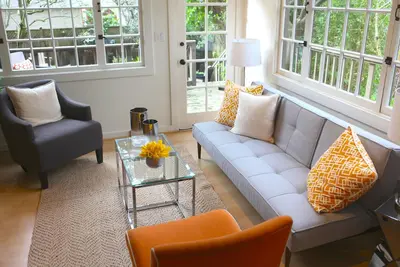 Image de Belle, Jardin Space & Central Location contemporaine 1br
