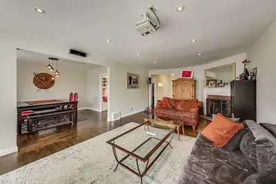 Image de Sunset District Home à San Francisco peut accueillir six personnes avec W / D, Parking, Apple Tv