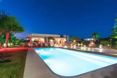 Image de Maison de vacances 4 chambres Fontana avec piscine privée