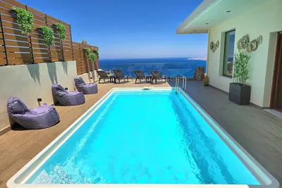 Image de \"Villa Balcony\", Villa confortable avec une vue imprenable