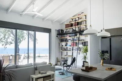Image de Maison en bord de mer avec une vue imprenable près d'Athènes