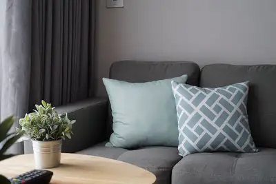 Image de Luxe 1 Br à Sukhumvit 24 avec Sky Piscine - Près de Bts Prompong / Emquatier
