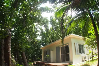 Image de Okinawa, île d'Iriomote. A 20 minutes à pied de la plage, c’est un choix parfait pour une famille relaxante en pleine nature.
