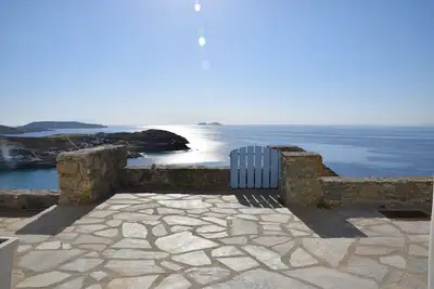 Image de Une villa exclusive en bord de mer avec une vue imprenable sur la mer Égée