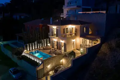 Image de Superbe Maisonnette proche de la mer avec piscine et vue à couper le souffle