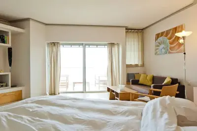 Image de Appartement de Luxe avec Vue sur la Mer et Balcon W