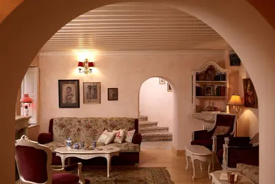 Image de Une charmante maison de village en pierre de style français provençal